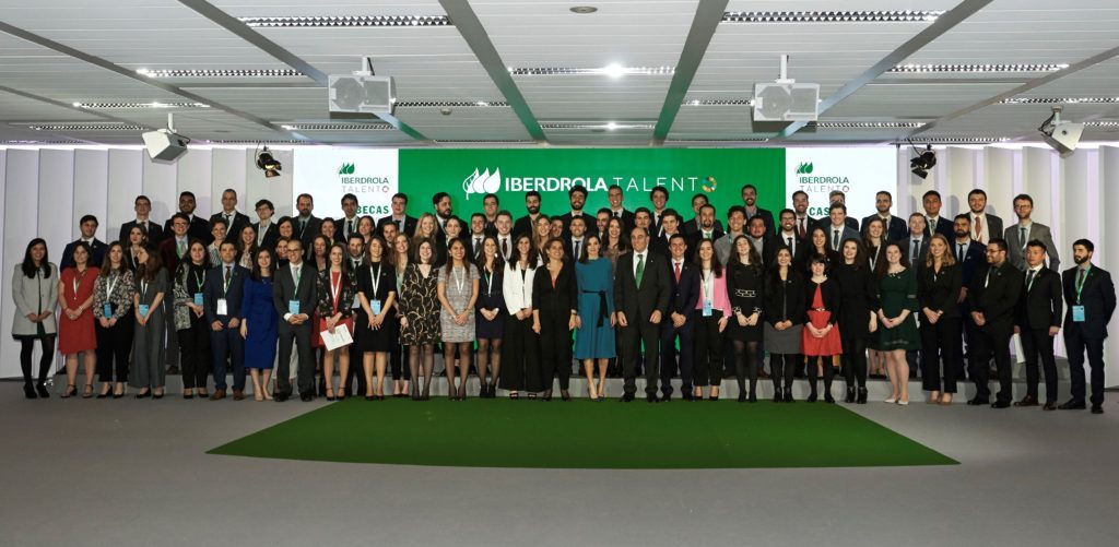 Once jóvenes mexicanos reciben de manos de la Reina Letizia la Beca Iberdrola