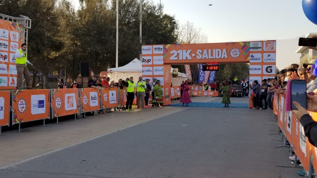 6 mil corredores participan en séptima Carrera 21K Tarahumara The Home Depot