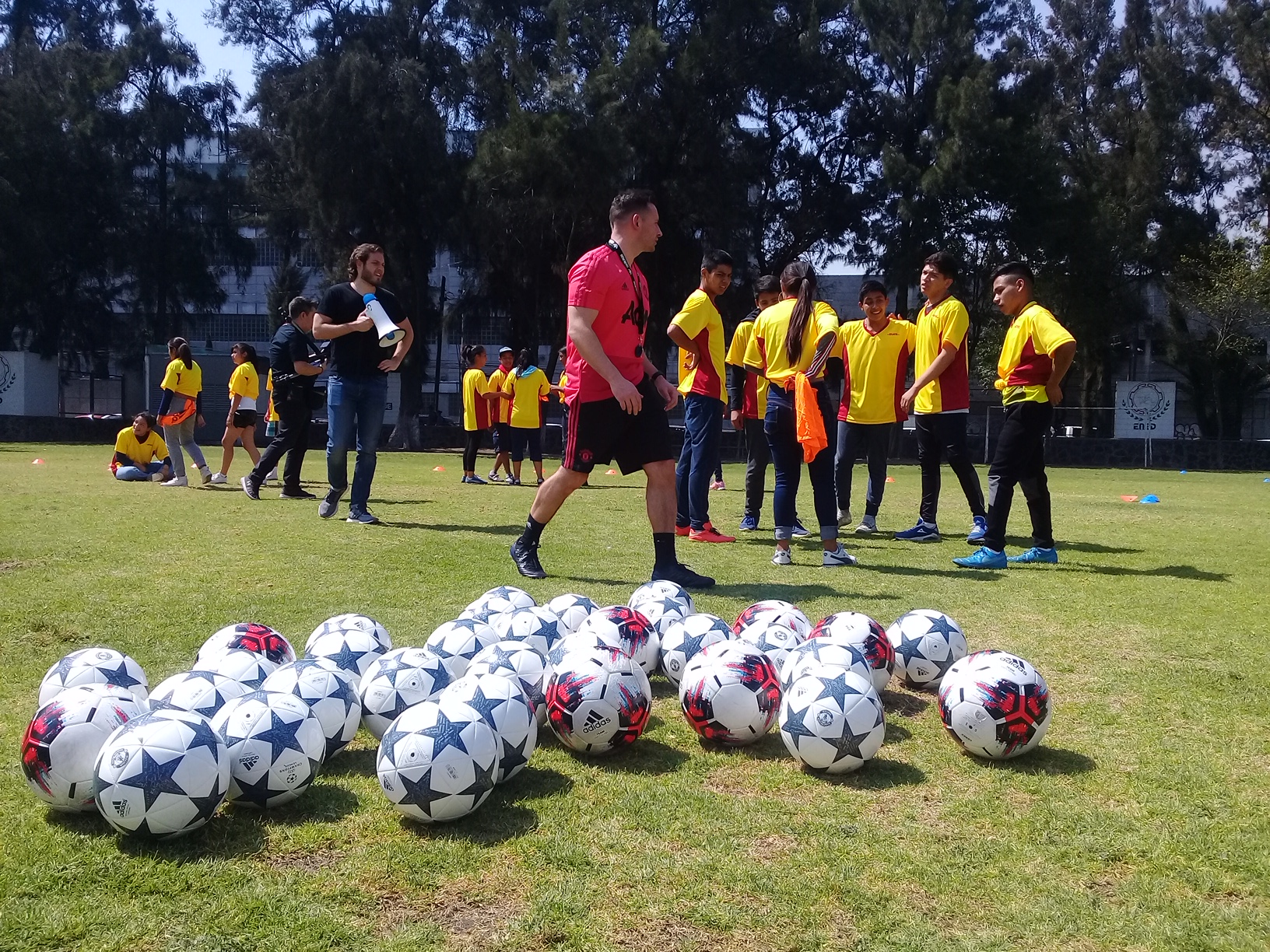 DHL Express México y Manchester United se Unen para Ofrecer Clínica de Fútbol a Niños de Aldeas Infantiles SOS en la CDMX