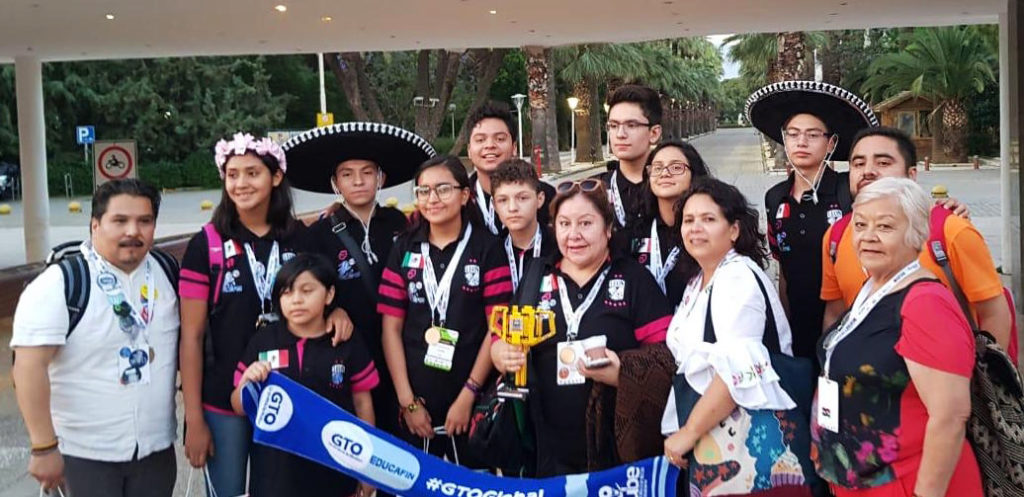 Equipo de niños guanajuatenses gana premio Science Heroes Award en festival internacional FIRST® LEGO® League - Open International Turquía en Izmir, Turquía