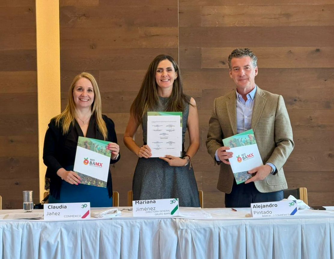 Claudia Jañez, presidenta ejecutiva de CONMÉXICO_ Mariana Jiménez, directora general de la Red BAMX y Alejandro Pintado, presidente del consejo directivo de CONMÉXICO